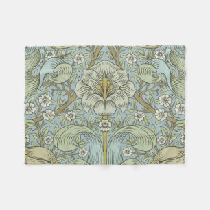 William Morris Spring Thicket: Antique Floral Fleecedecke