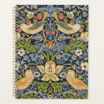 William Morris - Strawberry Diief Floral Pattern Planer<br><div class="desc">"Strawberry Thief" ist ein Textildesign, das 1883 vom britischen Designer William Morris entworfen wurde. Die Arbeit zeichnet sich durch ein kompliziertes Muster von Erdbeeren, Blume und Vögeln aus, in erster Linie durch die Drossel, die die Erdbeeren zu stehlen scheinen. Die üppigen, naturalistischen Formen sind in einem harmonischen, sich wiederholenden Muster...</div>