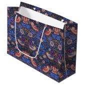 William Morris Strawberry Große Geschenktüte (Vorderseite Schrägansicht)
