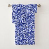 William Morris Thistle Damask White über Cobalt Bl Badhandtuch Set (Insitu)