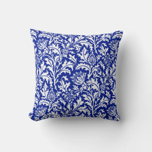 William Morris Thistle Damask White über Cobalt Bl Kissen