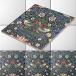 William Morris Vintag Strawberry Diief Pattern Fliese<br><div class="desc">Dies ist ein digital erweiterter Druck, der aus einem antiken Block von 1883 stammt, der das von William Morris entworfene "Strawberry Diief"-Muster gedruckt hat. William Morris war Dichter, Romancier, Textilingenieur und eine wichtige Figur der britischen Kunsthandwerksbewegung. Seine Entwürfe hatten eine mittelalterlich inspirierte Ästhetik und Respekt für Handarbeit und traditionelle Textilkunst....</div>