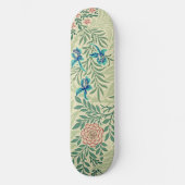 William Morris's berühmtes Larkspur-Muster Skateboard (Vorderseite)