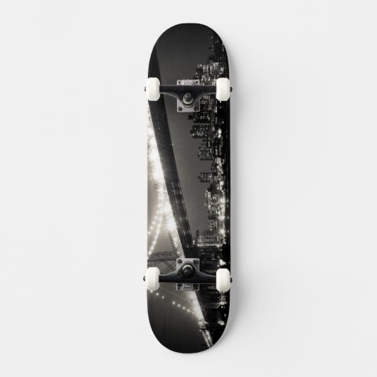 Williamsburg-Brücke in New York City nachts Skateboard (Vorderseite)