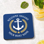 Willkommen an Bord des Bootes Name Anchor Gold Lau Getränkeuntersetzer<br><div class="desc">Ein Set mit nautischen Themen Cork Back Getränkeküste mit Begrüßung an Bord und Ihrem personalisierten Bootsnamen,  Familiennamen oder anderen gewünschten Text. Ein speziell entworfener Bootanker mit goldfarbenen Lorbeertönen und einem Stern auf klassischem Marineblau oder passen die Grundfarbe leicht an Ihre aktuelle Dekoration oder Ihr aktuelles Thema an.</div>