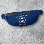 Willkommen auf dem Schiff Name Anchor Gold Laurel  Bauchtasche<br><div class="desc">Personalisierte Fanny Packs mit einem speziell dafür entworfenen nautischen Anker, vergoldeten Blätter und einem goldenen Stern mit "Welcome Bard" und Ihrem Namen oder Bootsnamen. Dieses Taille-Design ist in Weiß- und Goldfarben auf klassischem Marineblau oder bearbeiten Sie das Design und ändern Sie den Gurtbeutel ganz einfach in eine beliebige Farbe. Macht...</div>