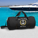Willkommen auf dem Schiff Name Anchor Gold Laurel  Duffle Bag<br><div class="desc">Ein eigens entworfener nautischer Bootsanker, goldene Lorbeerfische und ein goldener Stern mit "Welcome Abard" und Ihrem personalisierten Namen oder Bootsnamen auf einem stilvollen Fitnessraum oder einer Reisetasche. Dieses Design ist in weißen und goldenen Farben auf schwarz oder bearbeiten Sie das Design und leicht ändern Sie die Tasche in eine beliebige...</div>