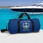 Willkommen auf dem Schiff Name Anchor Gold Laurel  Duffle Bag<br><div class="desc">Ein eigens entworfener nautischer Bootsanker, goldene Lorbeerfische und ein goldener Stern mit "Welcome Abard" und Ihrem personalisierten Namen oder Bootsnamen auf einem stilvollen Fitnessraum oder einer Reisetasche. Dieses Design ist in Weiß und Gold Farben auf klassisch marineblau oder bearbeiten Sie das Design und leicht ändern Sie die Tasche in eine...</div>