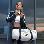 Willkommen auf dem Schiff Name Anchor Gold Laurel  Duffle Bag<br><div class="desc">Personalisierte Reiseduffeltaschen mit eigens dafür entworfenen nautischen Bootsankern, vergoldeten Blätter und einem goldenen Stern mit "Welcome Abard" und Ihrem Namen oder Bootsnamen. Dieses Design ist in marineblau und goldfarben auf weiß oder bearbeiten Sie das Design und ändern Sie einfach die Tasche zu jeder gewünschten Farbe. 2 Beutel Größen zur Auswahl....</div>
