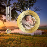 Willkommen Baby Foto Birthatistik Windspiel<br><div class="desc">Einfaches Foto auf beiden Seiten mit "Welcome Baby!" oder Text Ihrer Wahl,  zusammen mit dem Namen,  Geburtstag und Geburtsstatistik Ihres Kleinen. Diese machen großartige Festsakes und Geschenke für neue Eltern und Großeltern.</div>