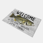 Willkommen Bass Fishing Hütte Fußmatte (Schrägansicht)