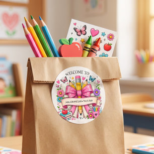 Willkommen bei Class Retro Pencil Runder Aufkleber