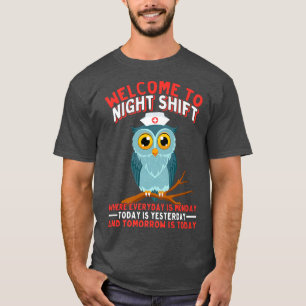 Willkommen bei der Nachtschicht, wo der Alltag ein T-Shirt