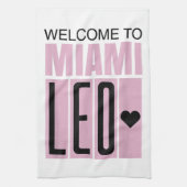 Willkommen bei Miami Leo 10 - GOAT Geschirrtuch (Vertikal)