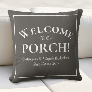 Willkommen bei Porch Custom Family Names Modern Br Kissen