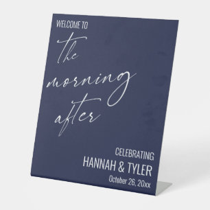 Willkommen bei The Morning After Brunch Navy Blau Sockelschild