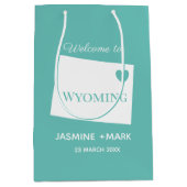 Willkommen bei Wayoming personalisieren Hochzeit B Mittlere Geschenktüte (Vorderseite)
