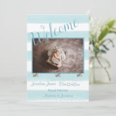 Willkommen Blue Foto Script Personalize Boy Birth Ankündigung (Stehend Vorderseite)