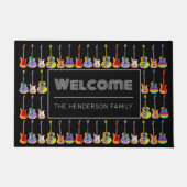 Willkommen Familienname Colorful Guitars Black Fußmatte (Vorderseite)
