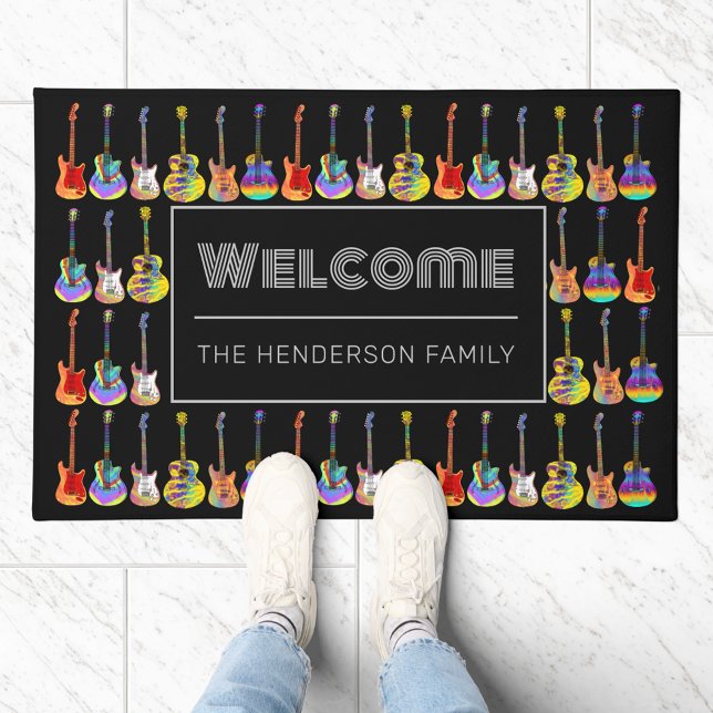 Willkommen Familienname Colorful Guitars Black Fußmatte (Rock and roll welcome family name custom black doormat with colorful guitar pattern)