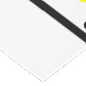 Willkommen Freunde Black Polka Dots Tischdecke (Schrägansicht)