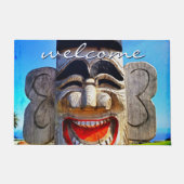 Willkommen Funny Wood Totem Gesicht lachen Lächeln Fußmatte (Vorderseite)