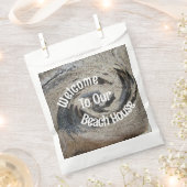 Willkommen Gäste Rustic Brown Mosaic Beach House Geschenktütchen (Ausgeschnitten)