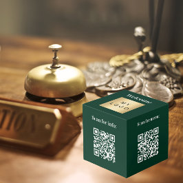 Willkommen Geschäftslogo QR-Codes grüne Infotabell Würfel