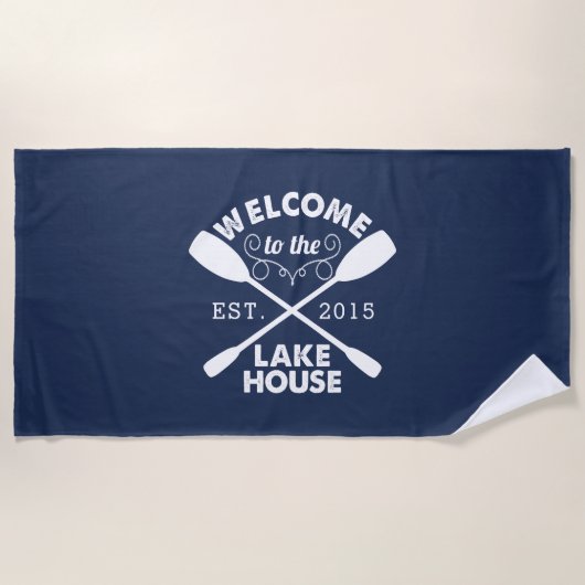 Willkommen im Lake House | Benutzerdefiniert Strandtuch (Vorderseite)