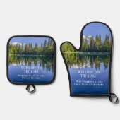 Willkommen im Pinienwald am See Ofenhandschuh & Topflappen-Set (Vorderseite)