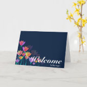 Willkommen im White Minimal Blue Abzeichen des Tea Karte (Gelbe Blume)