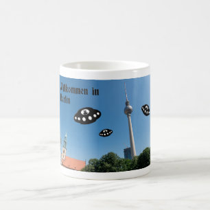 Willkommen in Berlin. Außerirdische Besucher Kaffeetasse