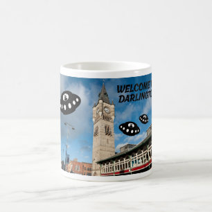 Willkommen in Darlington mit einigen Außerirdische Kaffeetasse