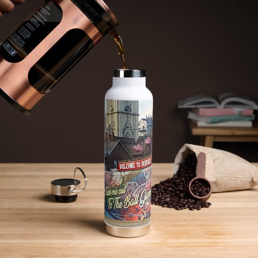 Willkommen in Dubuque, Iowa Zeichen mit amerikanis Trinkflasche (Kaffee)