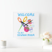 Willkommen in meinem Nähzimmer Quadratische Wanduhr (Zuhause)