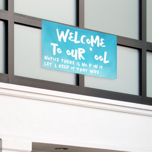 Willkommen in unserem Pool Banner (Äußeres Gebäude)