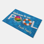 Willkommen in unserem Pool, Custom Pool Mat, Somme Fußmatte (Schrägansicht)
