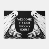Willkommen in unserem spukhaften Haus Halloween Fußmatte (Vorderseite)