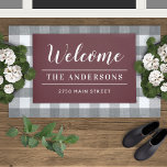 Willkommen Merlot Personalisierter Familienname Fußmatte<br><div class="desc">Elegante und zeitlose benutzerdefinierte Türmatte bietet "Welcome" in der Kalligraphie-Skripterstellung mit dem Nachnamen Ihrer Familie und Ihrer Zuhause-Adresse personalisiert in Weiß mit schlichten Stripakzenten. Beachten Sie,  dass die dunklen Merlot-/Weinrot-Hintergrundfarben und die weißen Textfarben so angepasst werden können,  dass sie mit der Veranda oder der Eingangsdekoration abgestimmt werden.</div>
