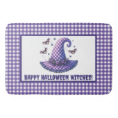 Willkommen mit lila Gingham-Halloween-Hexenhut Badematte (Vorderseite)