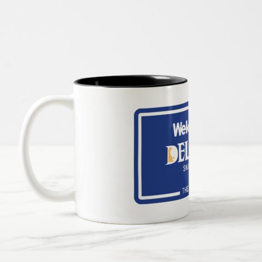 Willkommen nach Delaware - USA Verkehrsschild Zweifarbige Tasse (Links)