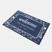 Willkommen Navy Blue Floral Personalisiert Fußmatte (Schrägansicht)