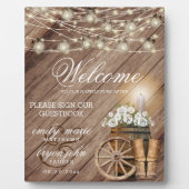 Willkommen - Rustikales Holzfässchen und weiße Blü Fotoplatte (Vorderseite)