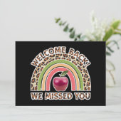 Willkommen zurück, wir haben deinen Lehrer verpass Einladung (Stehend Vorderseite)