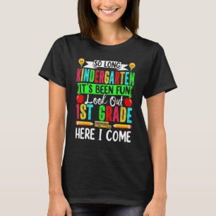 Willkommen zurück zur Schule Hallo erste Klasse By T-Shirt