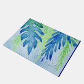 Willkommenes Familienname-modernes tropisches Fußmatte (Schrägansicht)