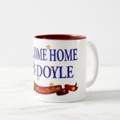 Willkommenes Zuhause USS Doyle Zweifarbige Tasse (VorderseiteRechts)