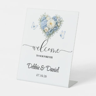 Willkommensschild für die Hochzeit auf einem Podes Sockelschild