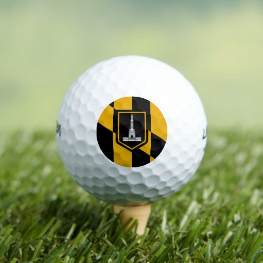 Wilson Golf Ball mit der Flagge von Baltimore (Insitu T-Shirt)