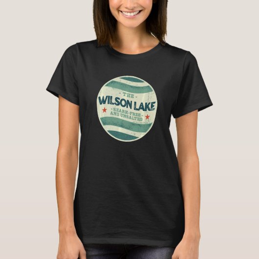 Wilson Lake Shark Free and Unsalted Camping Kansas T-Shirt (Vorderseite)